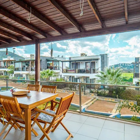 Beautiful 2 Br House With Pool In Gümüşlük Apartamento