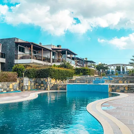Beautiful 2 Br House With Pool In Gümüşlük Apartamento *