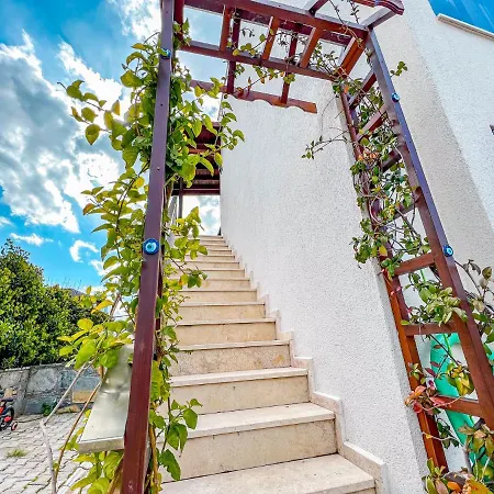 Beautiful 2 Bedroom House With Pool In Gumusluk *